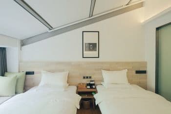 Travelling With Hotel Chengdu Wide and Narrow Alley Travelling With Hotel Chengdu Wide and Narrow Alley