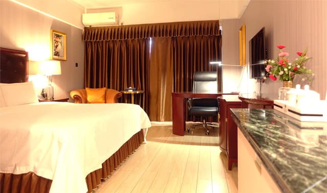 Privilege Queen Room