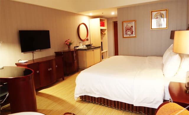 Privilege Queen Room