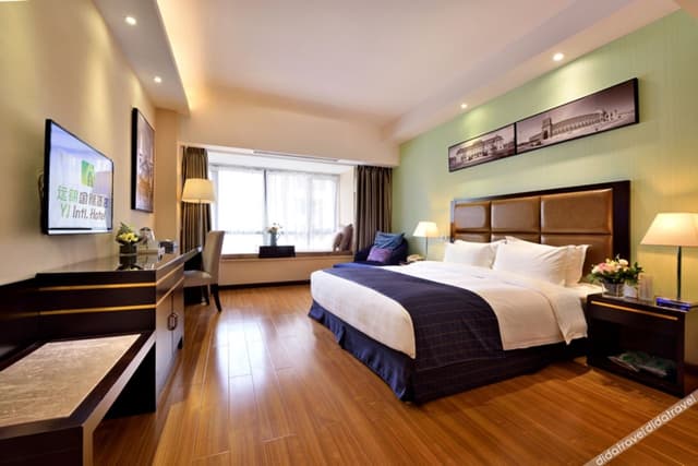 Luxury King-size Bed