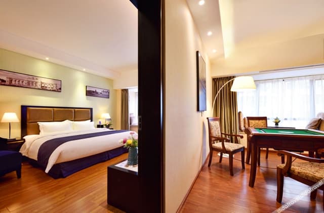 Deluxe Suite