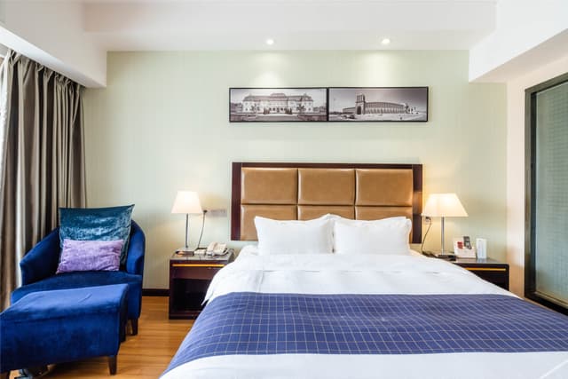 Luxury King-size Bed
