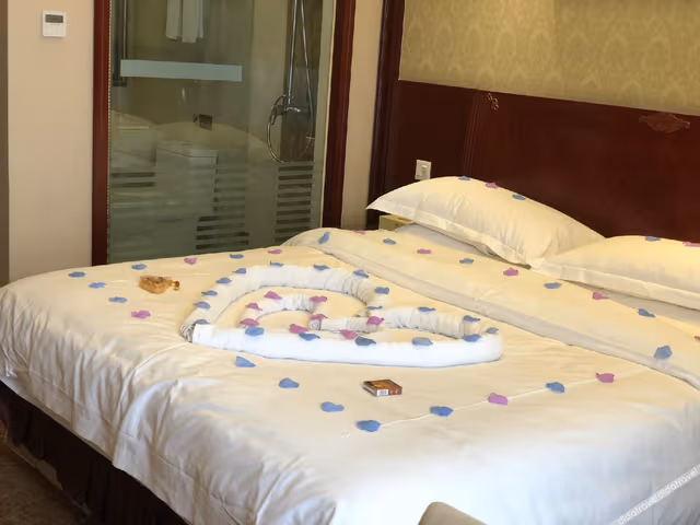 Romantic Queen Room