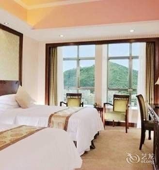 Vienna Hotel (Chengdu Exhibition Center Huayang Metro Station Ocean Park Branch) Vienna Hotel (Chengdu Exhibition Center Huayang Metro Station Ocean Park Branch)