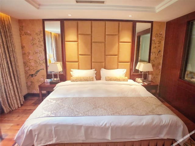 Deluxe Elegant Room - with View (Double bed)