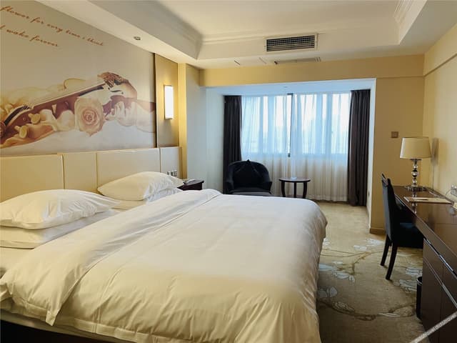 Deluxe Queen Room