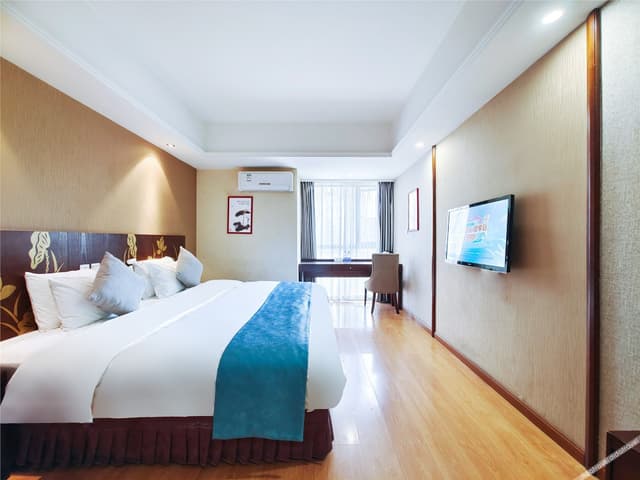 Queen Room