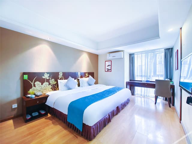 Queen Room