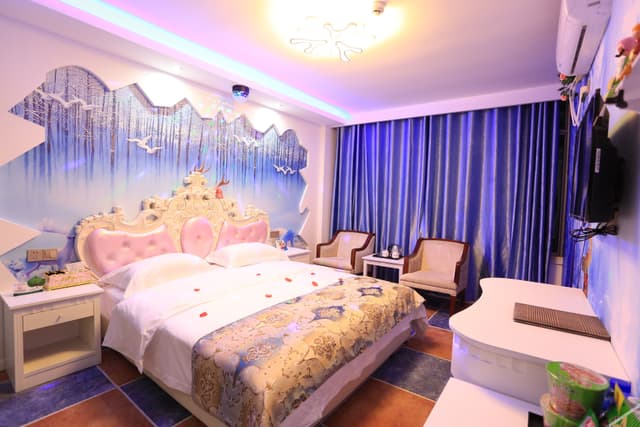 Deluxe Theme Double Room