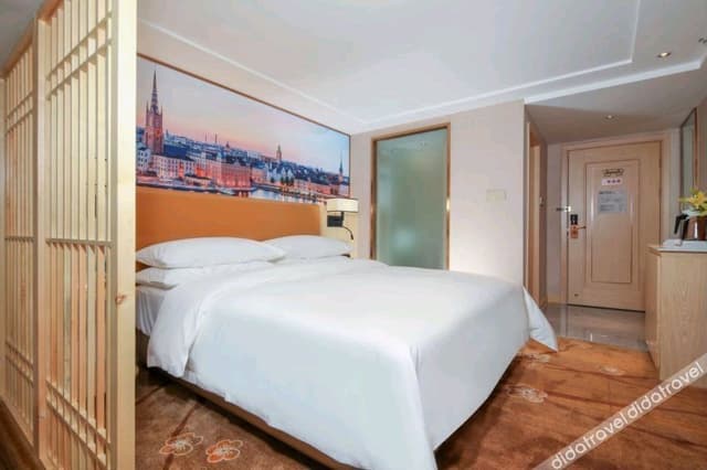Yumeng King-Size Bed Room