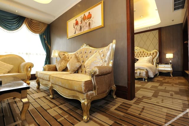 Deluxe Suite