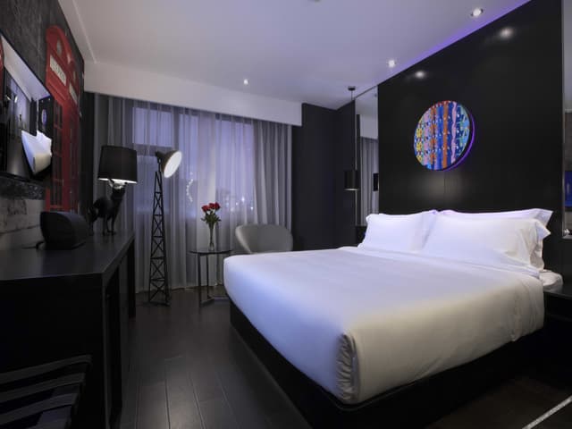 Business Queen Room