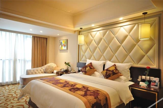 Deluxe Suite