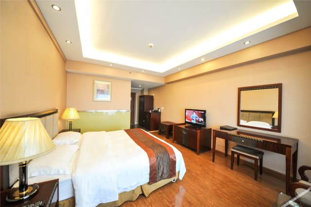 Cozy Queen Room
