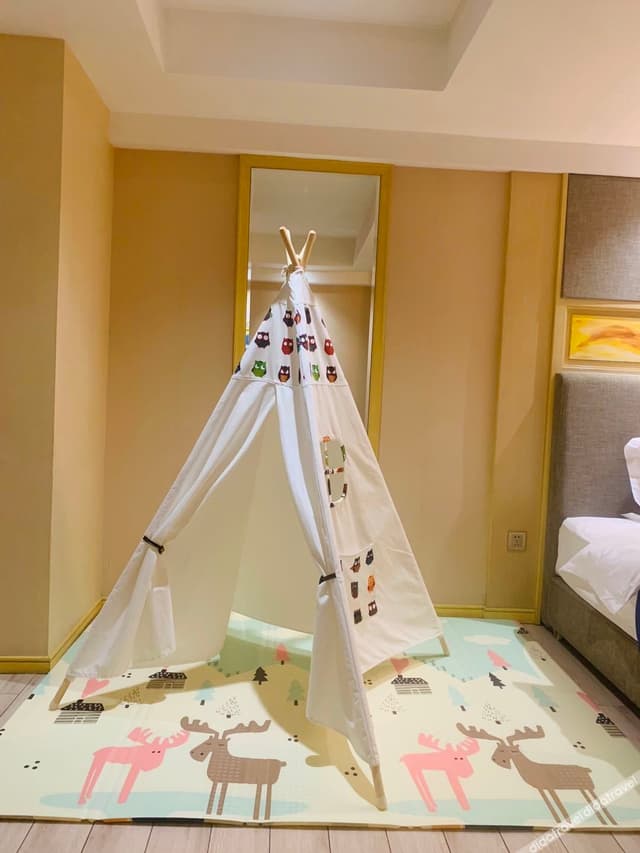 Qu Wei Family Room