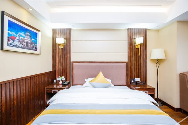 Premier Room - City-View (Double Bed)