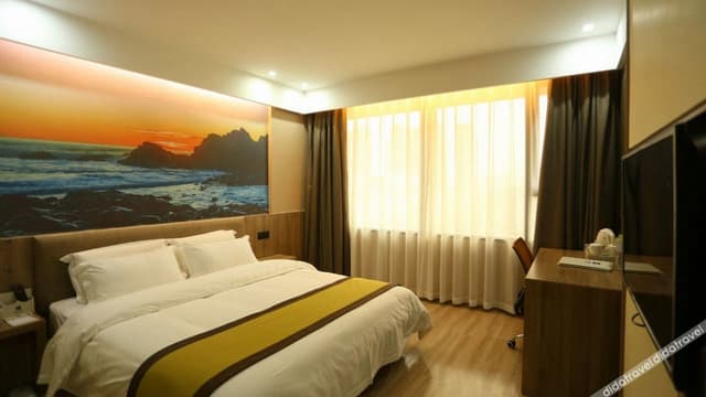 Deluxe Queen Room
