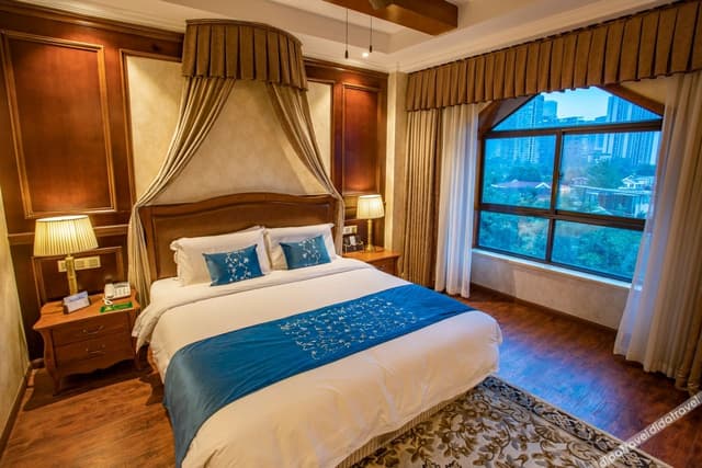 French-Style Garden Classic Room