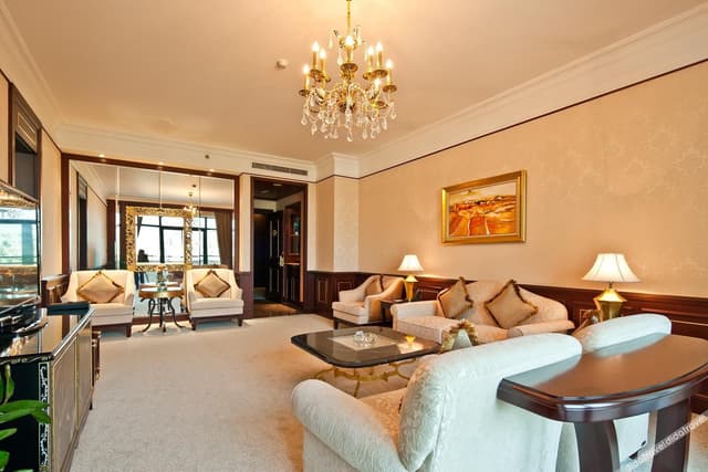 Lake View Suite