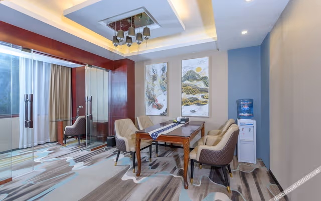 Suite With Cards