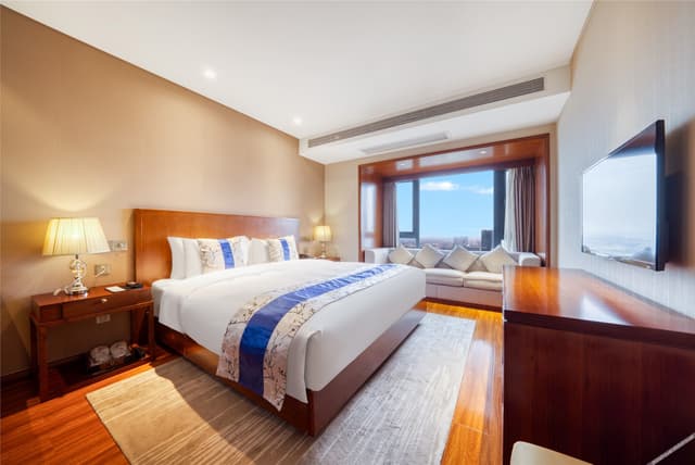 Deluxe Queen Room