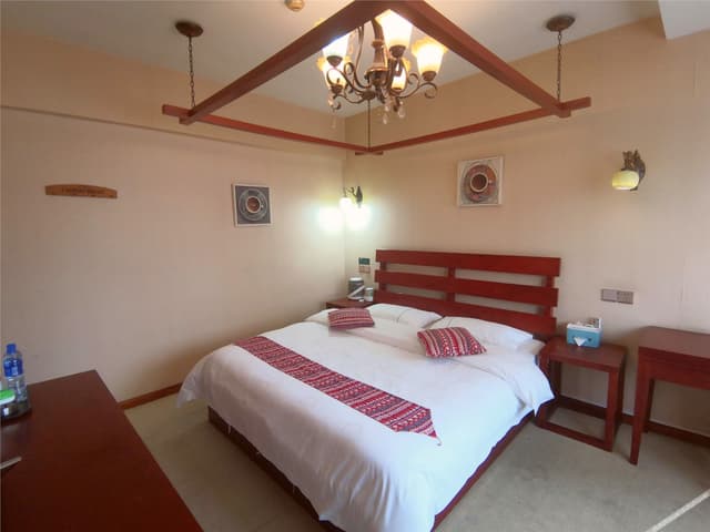 Guestroom (Queen bed)