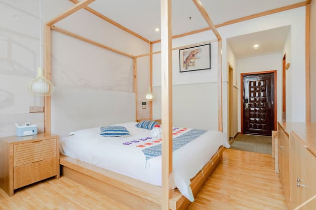 Guestroom (Queen bed)