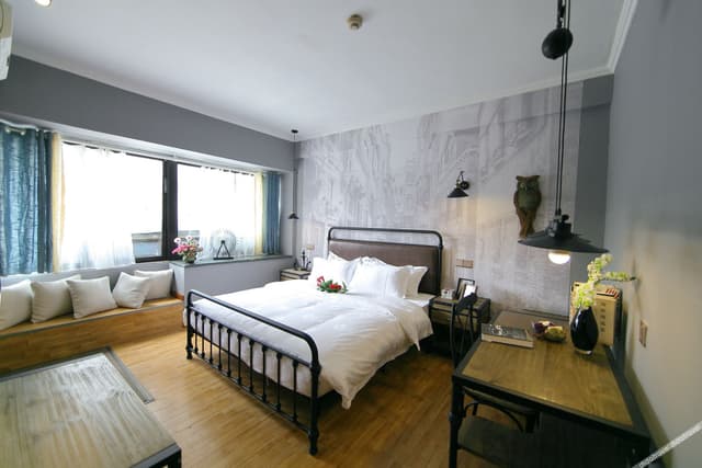 Guestroom (Queen bed)