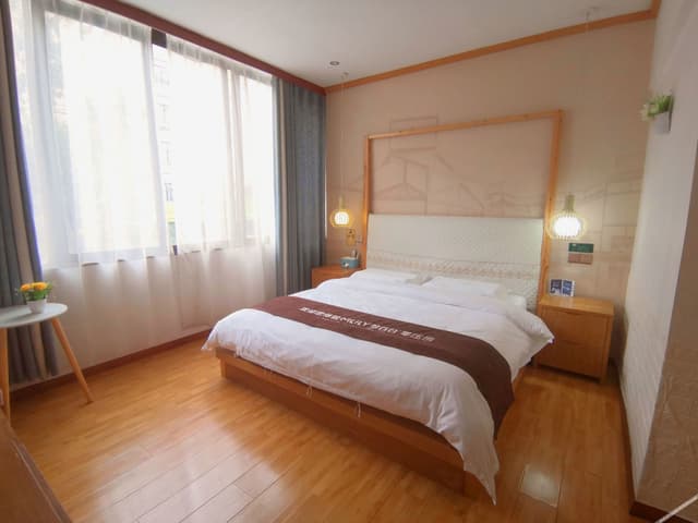 Guestroom (Queen bed)