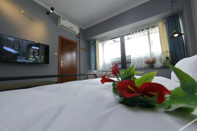Guestroom (Queen bed)