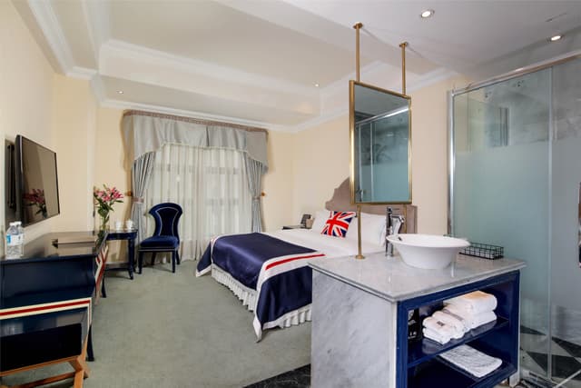 Elegant Queen Room