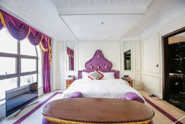 Deluxe Room (Queen bed)