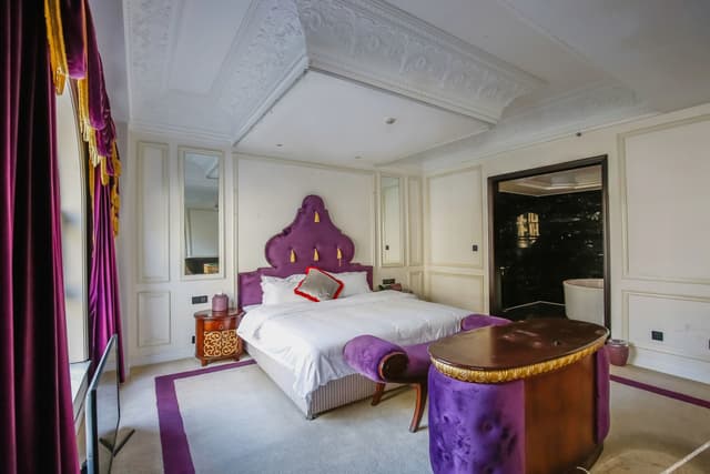 Deluxe Room (Queen bed)