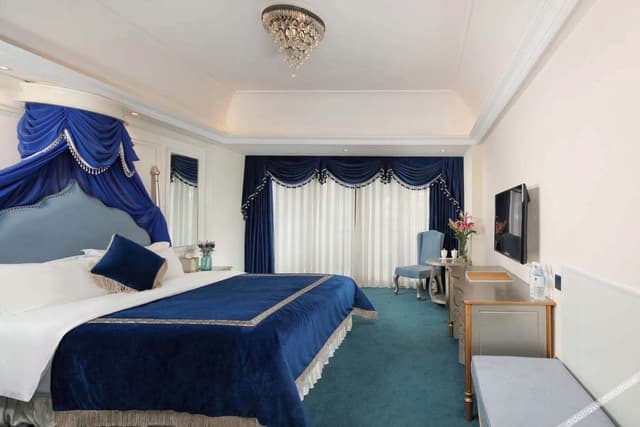 Queen Room With Memory Foam Mattress