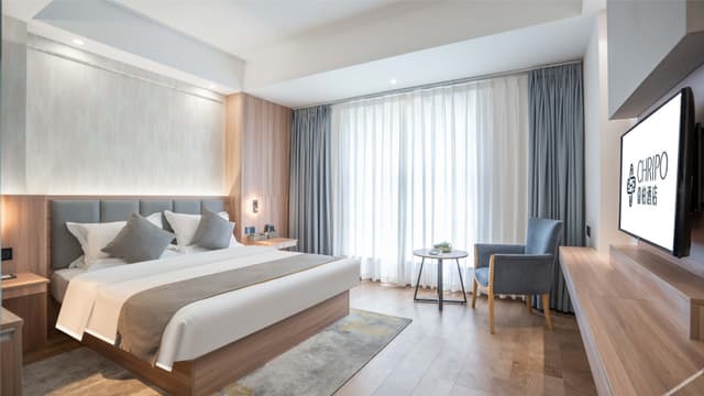 Queen Room With Memory Foam Mattress