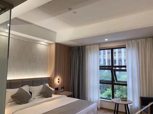 Queen Room With Memory Foam Mattress