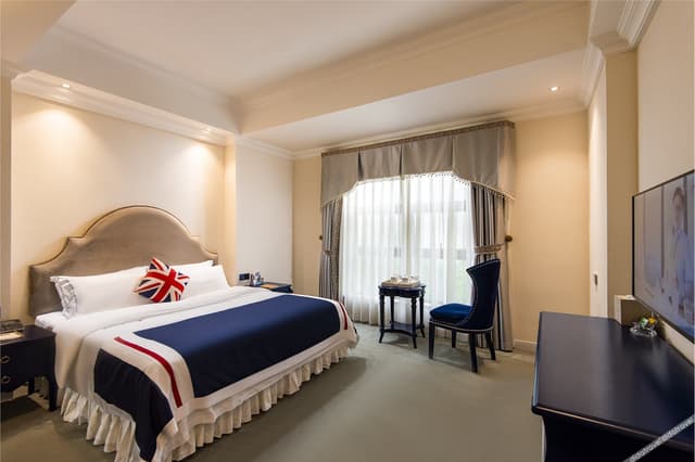 Elegant Queen Room
