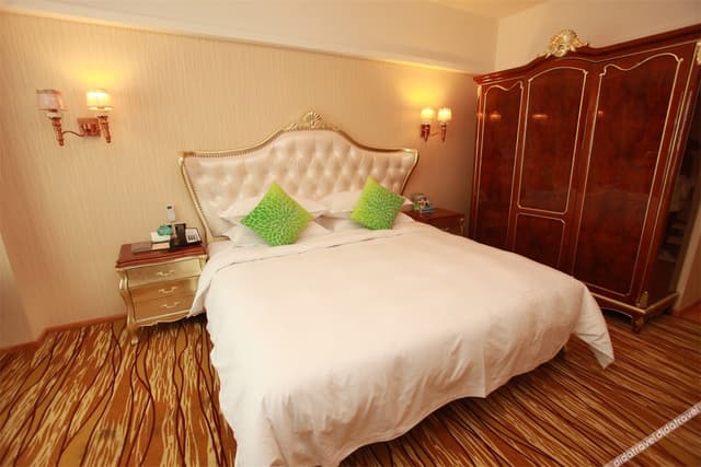 Light Luxury Deluxe Double Bed Room
