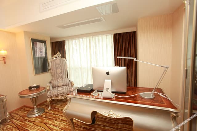 Light Luxury Deluxe Double Bed Room