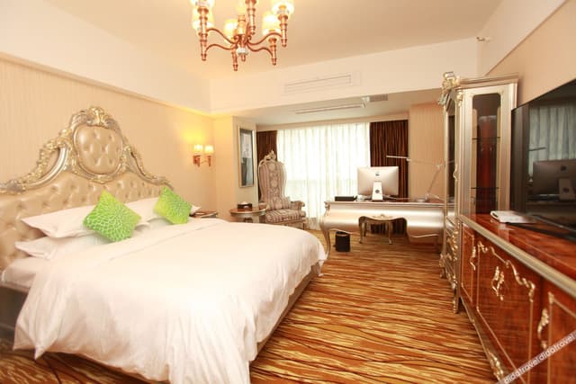 Light Luxury Deluxe Double Bed Room