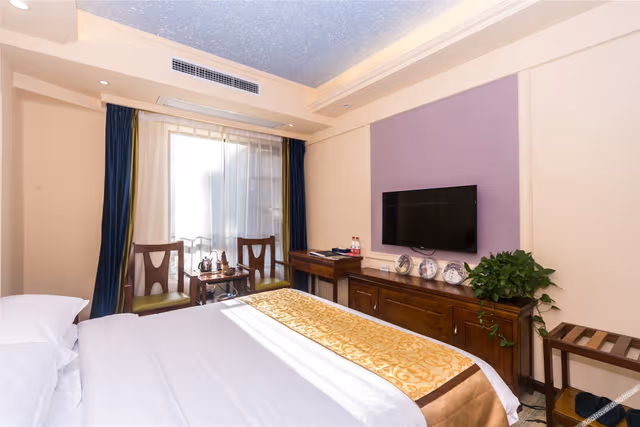 Panoramic Queen Room