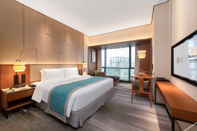 Deluxe King-bed Room