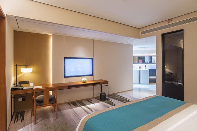 Deluxe King-bed Room