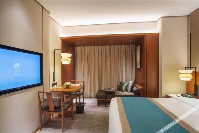 Deluxe King-bed Room