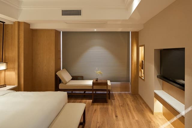 Charming City Suite