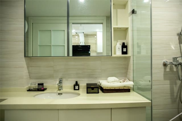 Business Room - 2-Bedroom