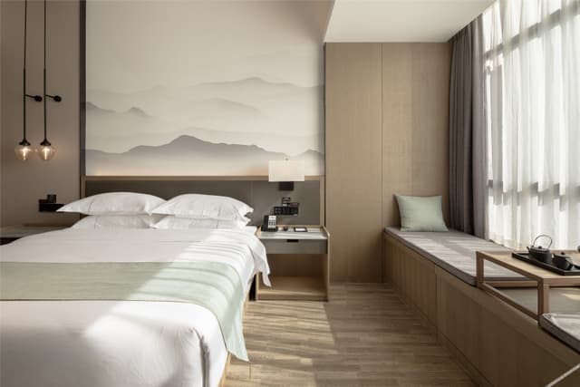 Mountain-View Single Bedroom
