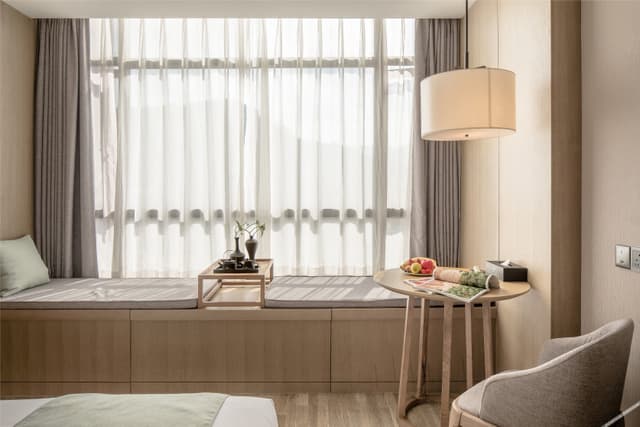 Mountain-View Single Bedroom