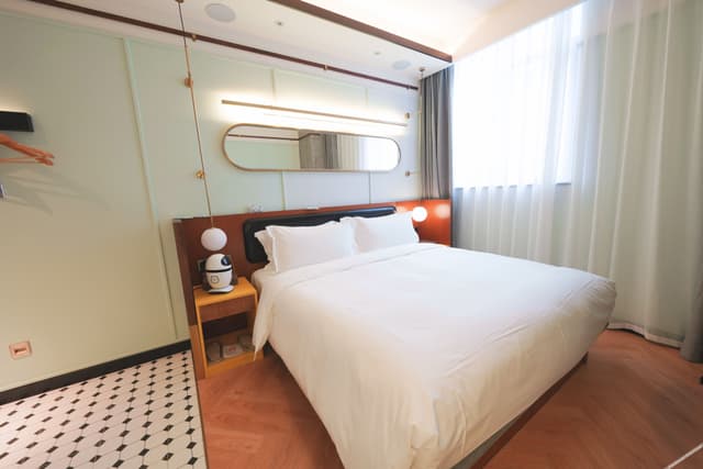Modern Light Luxury Double Bed Room