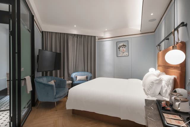 Constant Temperature Nourishment Waterbed Room